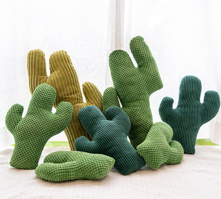 Unwiderstehlich lecker: Das Kaktus-Spielzeug mit Katzenminze hält deine Katze aktiv und schützt deine Möbel vor Kratzern!