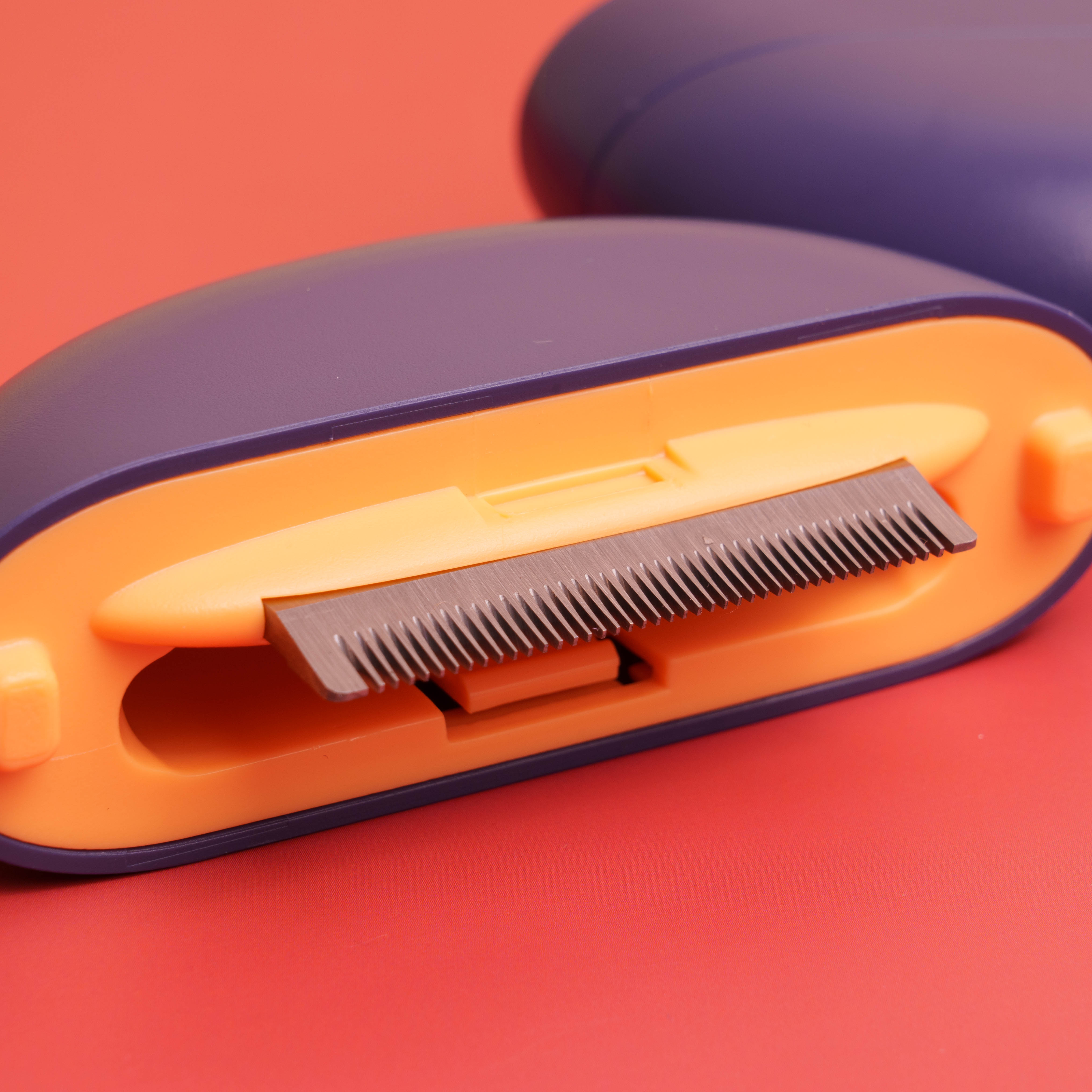 Stilvoller 3-in-1 Fellkamm für Haustiere – funktional und ästhetisch zugleich