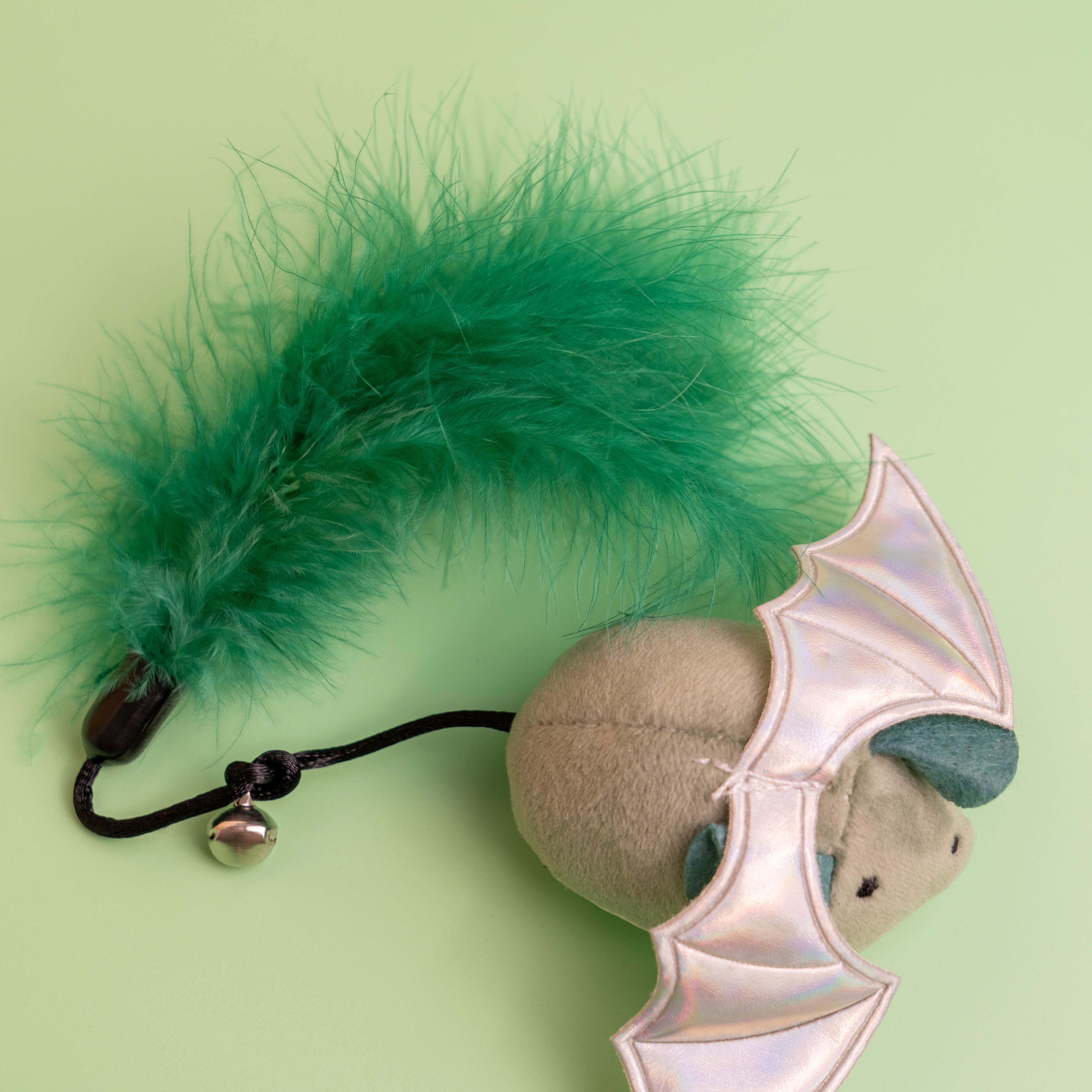 Katzenspielzeug mit Katzenminze, Zahnpflege-Effekt und klingelndem Glöckchen – Zauberwald-Serie