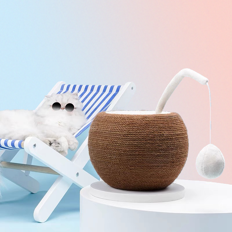 Robuster Katzenkratzer mit handgewickeltem Juteseil und sommerlichem Kokosnuss-Look.