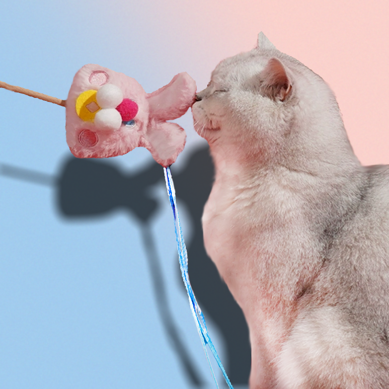 Bunter Katzen-Reizstab mit strapazierfähigen Wildlederquasten und stabilem Holzgriff.