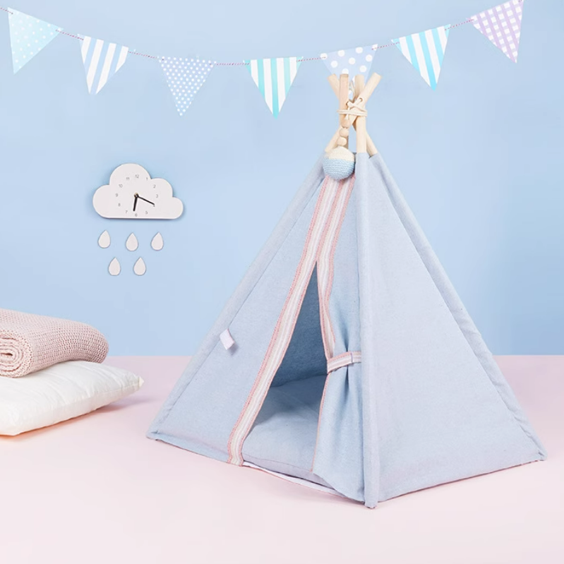 Zeltbett mit luxuriösen Kissen und großem Innenraum für kleinen Hund oder Katze.